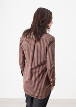 Load image into Gallery viewer, Sheen Button-Up in Red/Tan